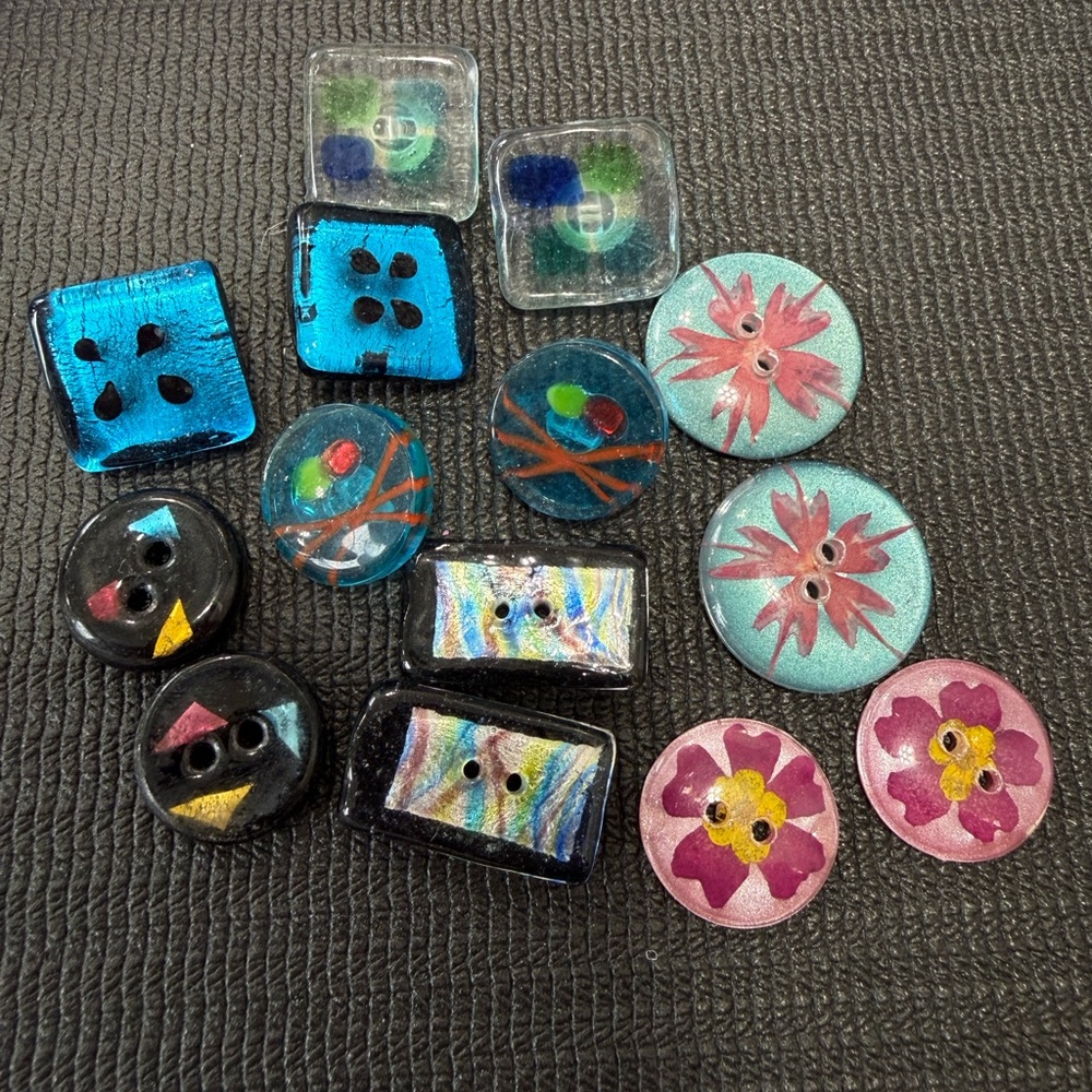 Colorful Assorted Buttons - Picture 3 of 7